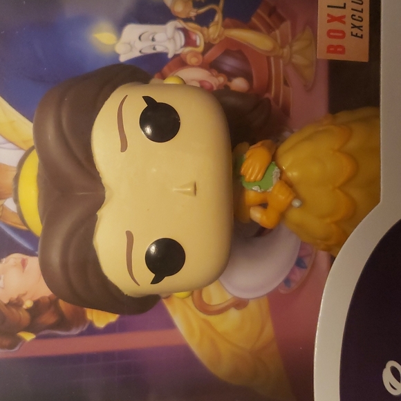 Beauty and the Beast - Belle Funko 01 - Picture 4 of 4